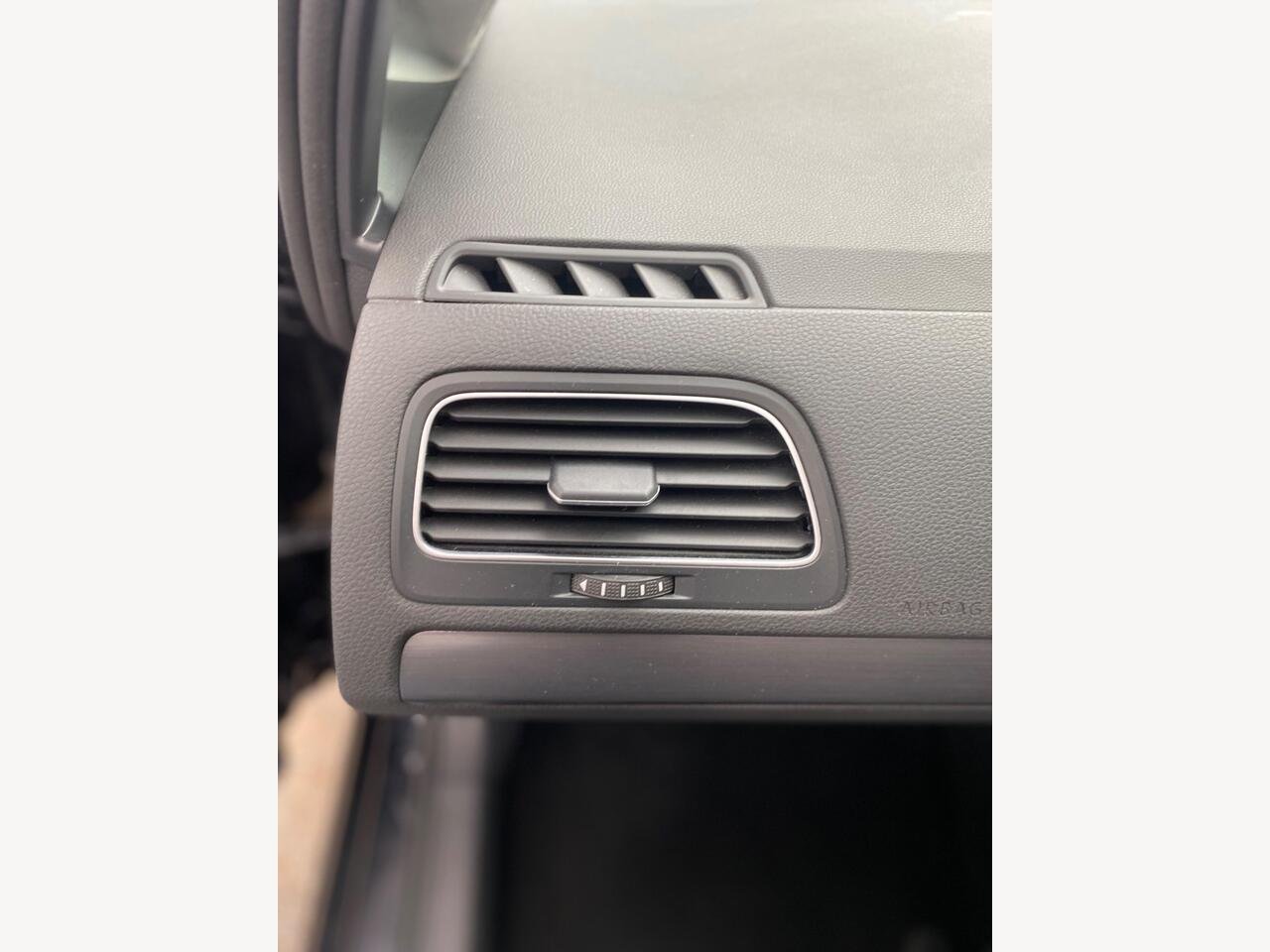 Volkswagen e-Golf VK70WYF