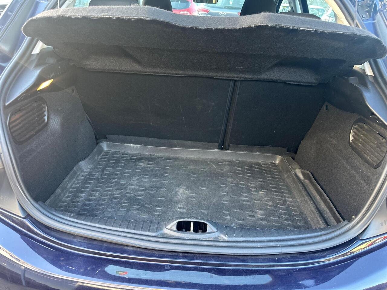Peugeot 208 AE17UXB