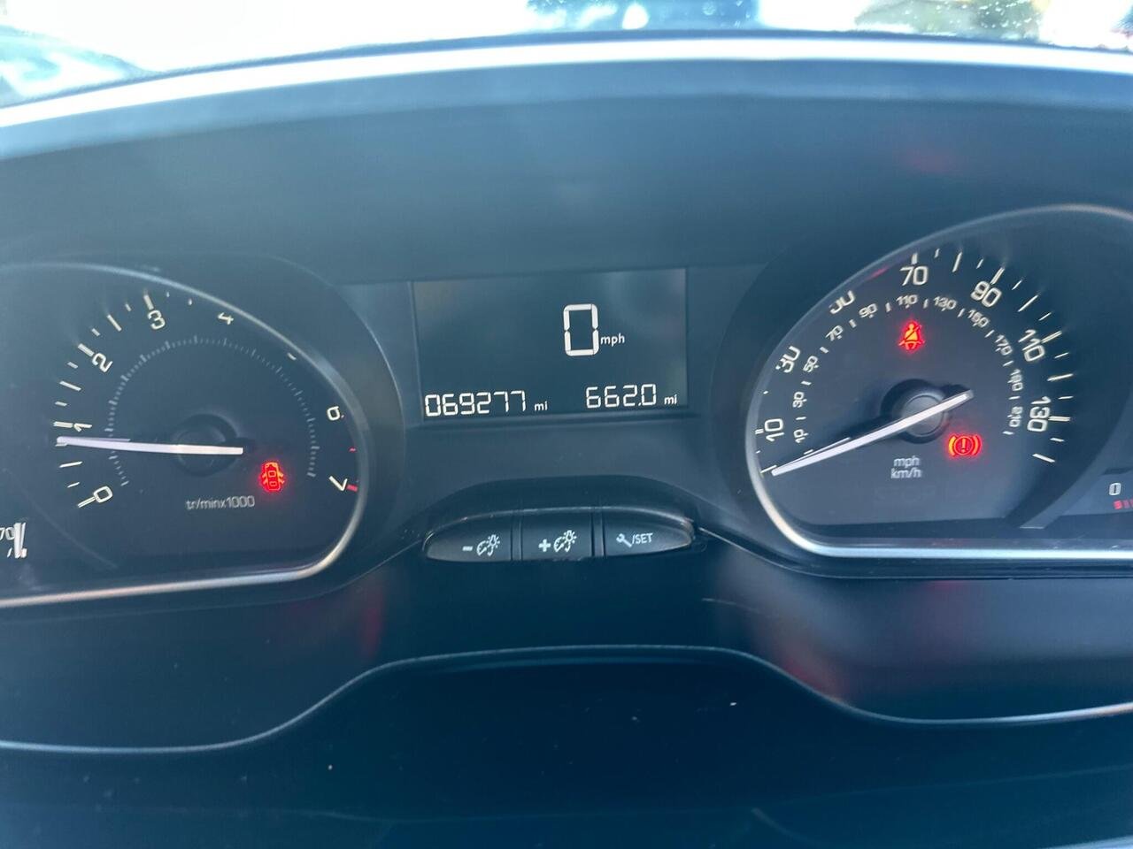 Peugeot 208 AE17UXB