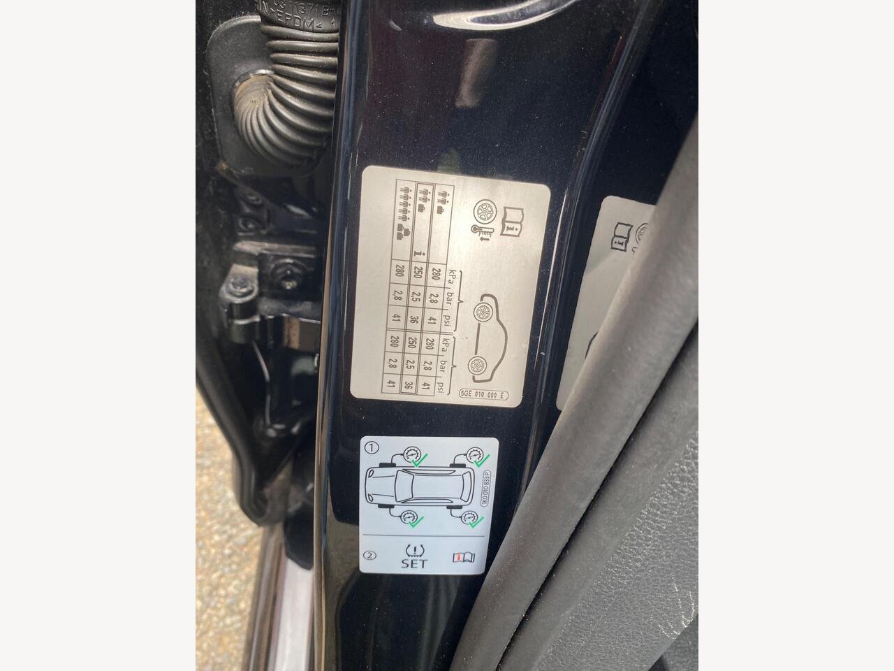 Volkswagen e-Golf VK70WYF