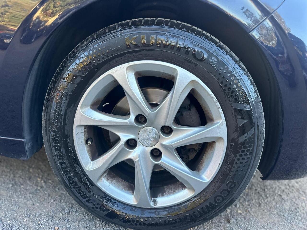 Peugeot 208 AE17UXB