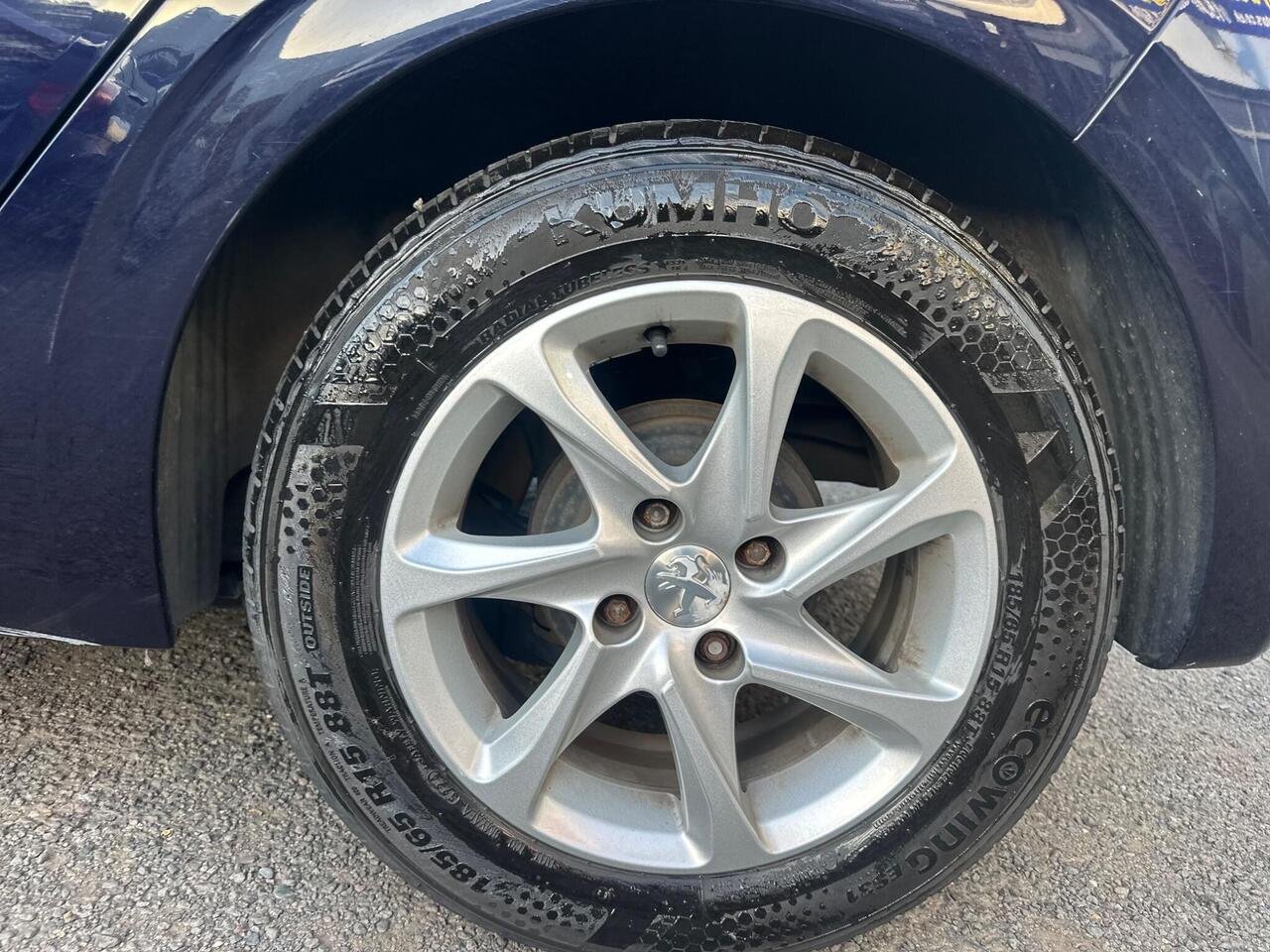 Peugeot 208 AE17UXB