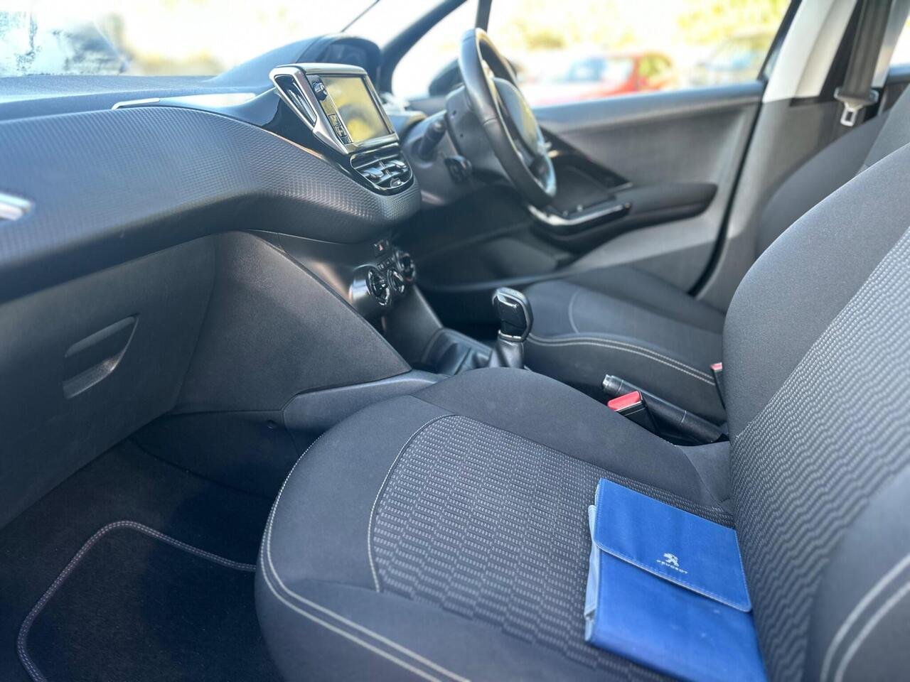 Peugeot 208 AE17UXB