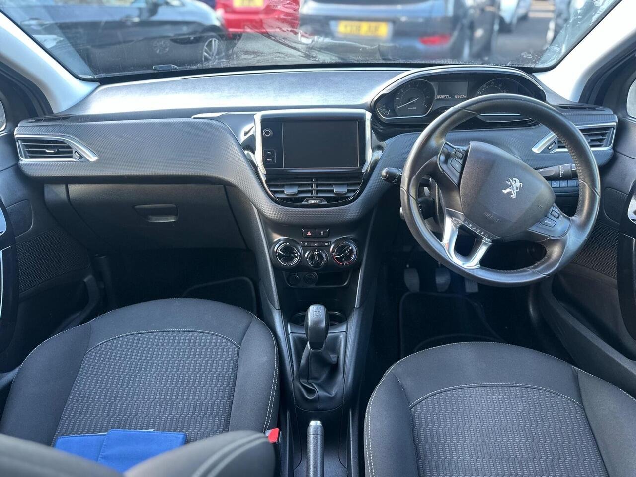 Peugeot 208 AE17UXB