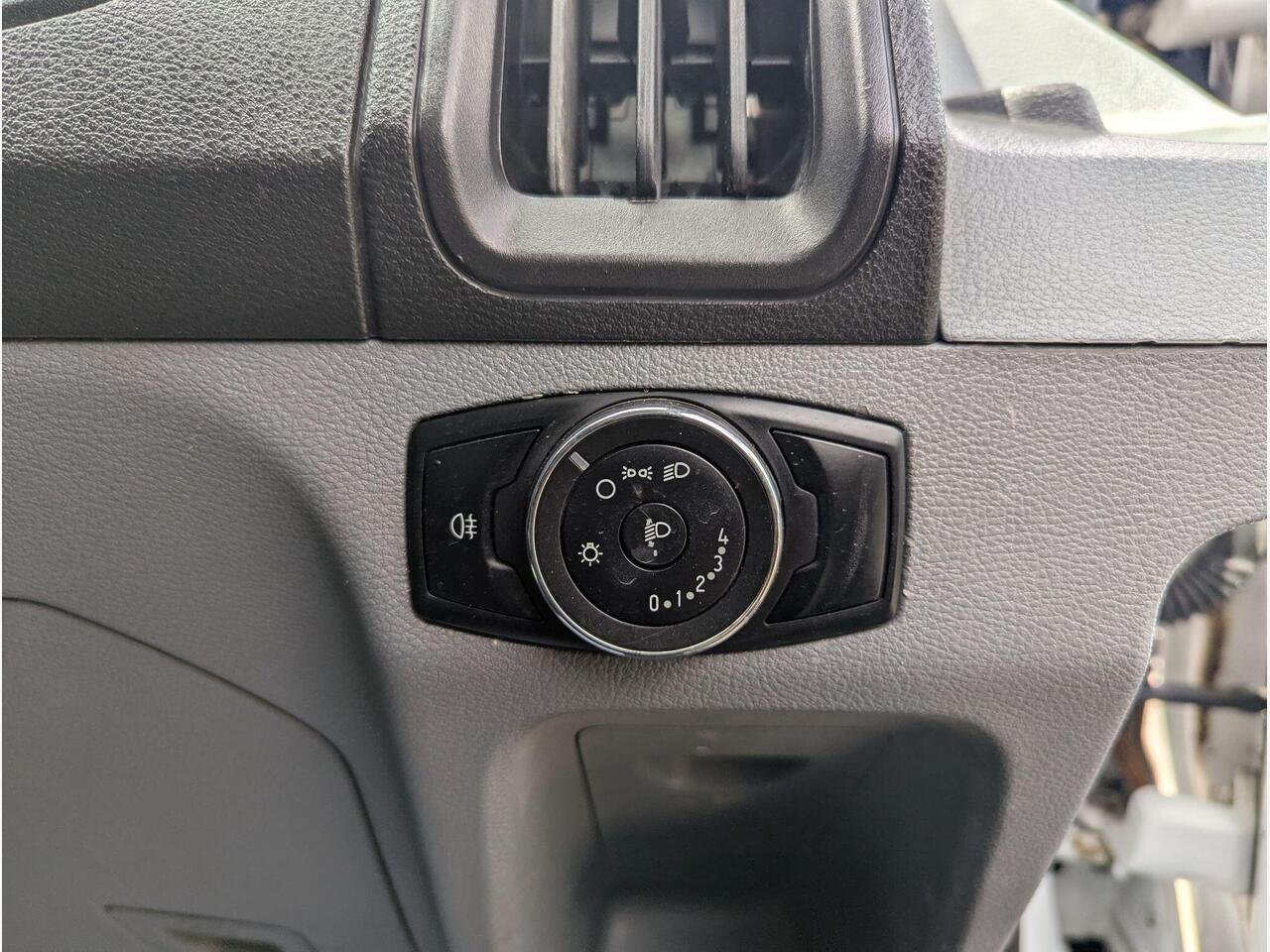 Ford Transit KY18LLV