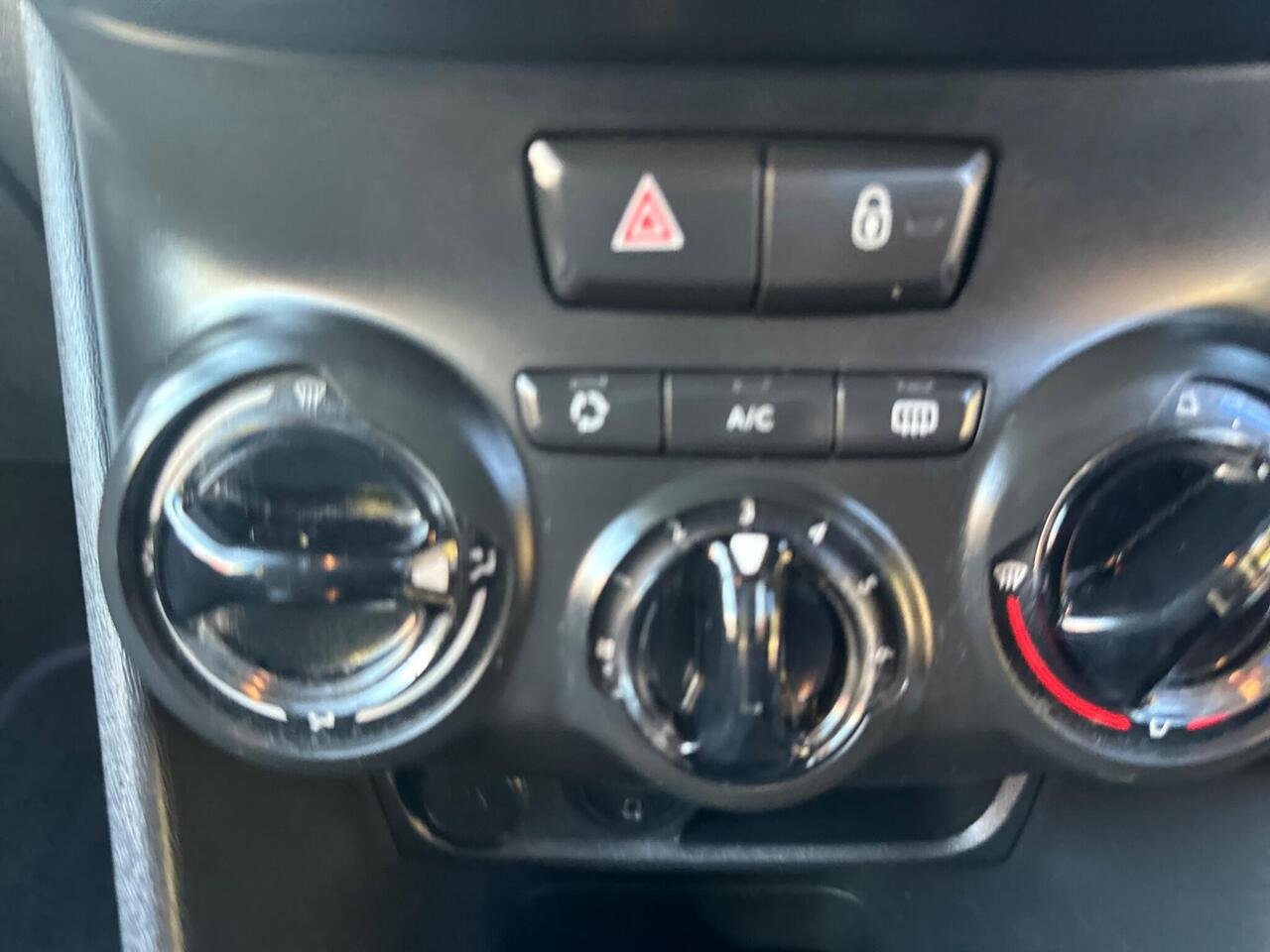 Peugeot 208 AE17UXB