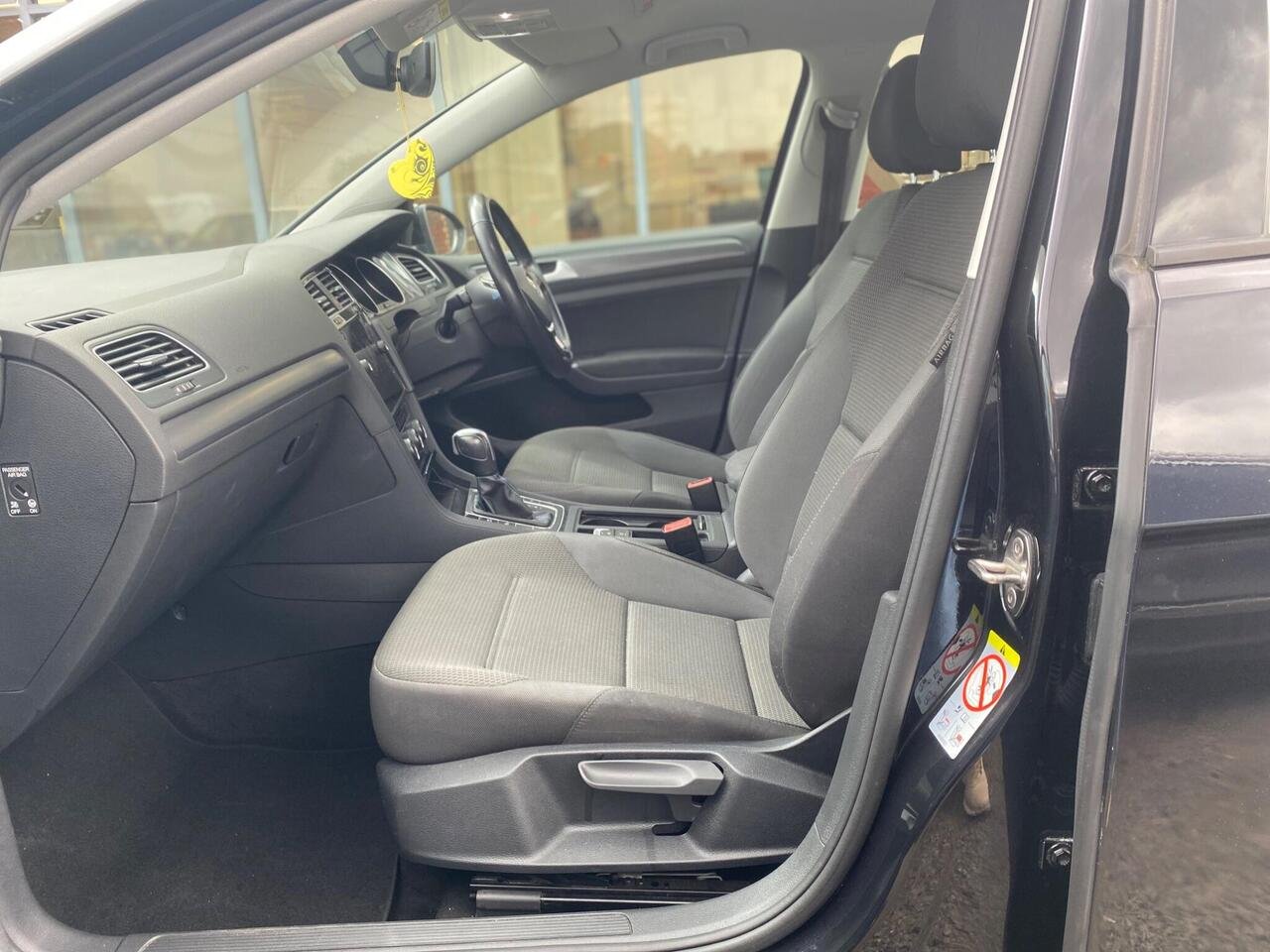 Volkswagen e-Golf VK70WYF
