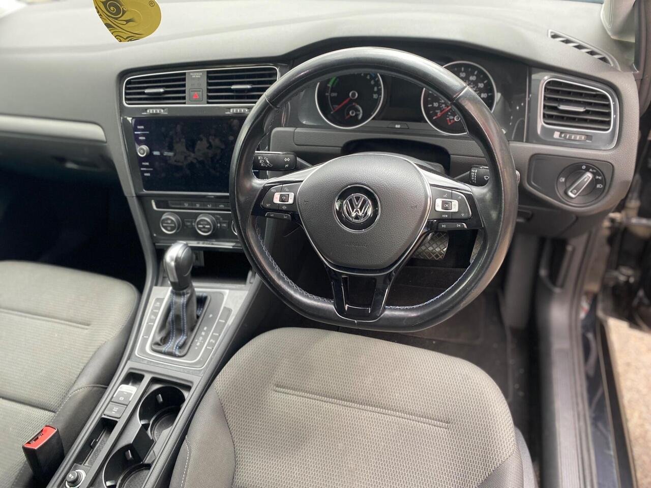 Volkswagen e-Golf VK70WYF
