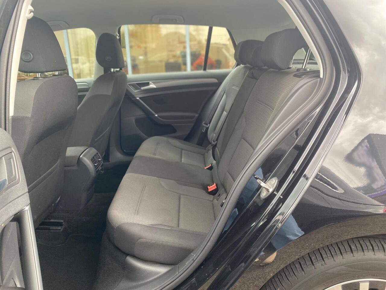 Volkswagen e-Golf VK70WYF